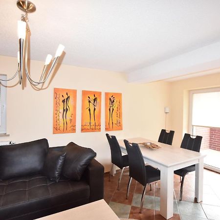 Modern Apartment In Kroepelin With Garden Стая снимка